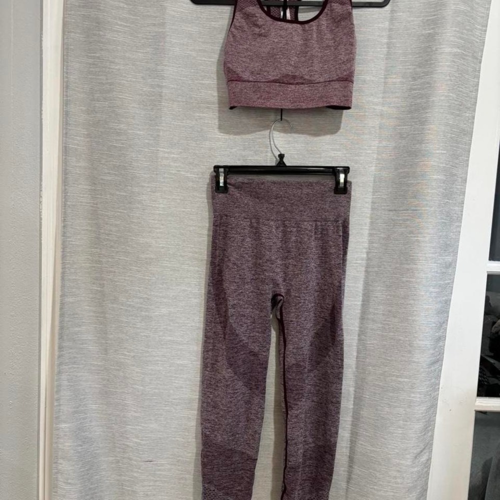 Victoria Secret Pink seamless purple leggings and sport bra set - Picture 3 of 8